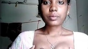 Indian woman flaunts her big boobs on Vk