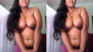 Tamil bhabhi reveals her big boobs in a steamy video
