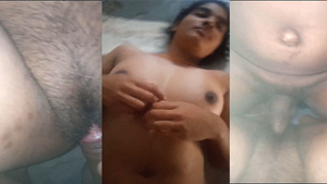 Indian teenager gets her tight pussy fucked on MMS
