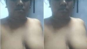 Tamil bhabhi flaunts her voluptuous breasts