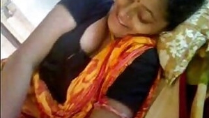 Enjoying Hot Body Of Sexy Bhabhi