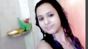 Desi cute bhabi nude bath