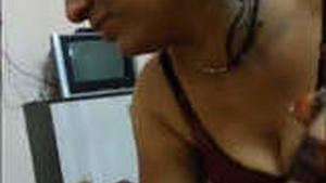 Watch a Desi bhabhi in Hindi audio in this steamy video