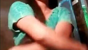 Desi wife show her bog boobs