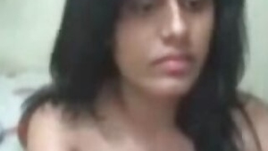 Delhi Amateur Girlfriend Fingers herself for Lover on Webcam