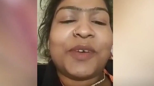 Aunty's steamy performance in a Telugu webcam show
