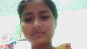 Tamil babe Anni shows off her nude body in solo video