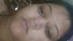Desi bhabi fingering pussy