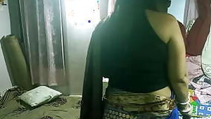 Indian hot MILF Bhabhi amazing sex with AC mechanic, Bhabhi proposed for fucking!