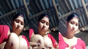 Big-boobed Bengali wife flaunts her massive breasts