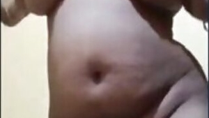 Desi aunty fingering selfie video