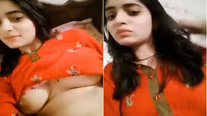 Pakistani amateur babe flaunts her big boobs and curvy ass
