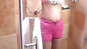 Pretty Desi housewife poses naked during chudai encounter in shower