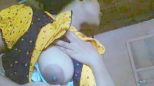 Indian bahbhi flaunts her big boobs in front of the camera