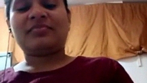 Mallu bhabhi's big boobs in solo video