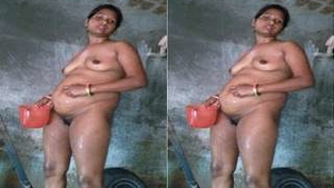 Exclusive Desi Bhabhi takes a bath in the village