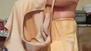 Winsome Indian dancer takes off clothes step by step in XXX video
