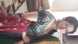 Indian girl's steamy webcam performance in high-definition images