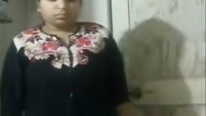 A lovely Indian homemaker showcases her figure in this recording