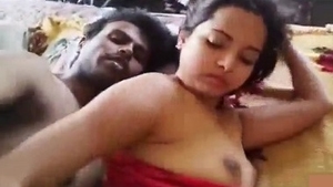 Desi wife masturbates in Indian porn video