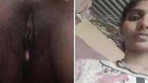 Cameraman chooses to film shaved slit of Desi acquainted close up