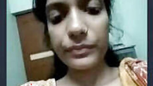 Desi indian Girl Shows Pussy