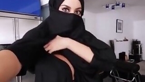 Hijab XXX Porn! Naughty wife displays her nude tits